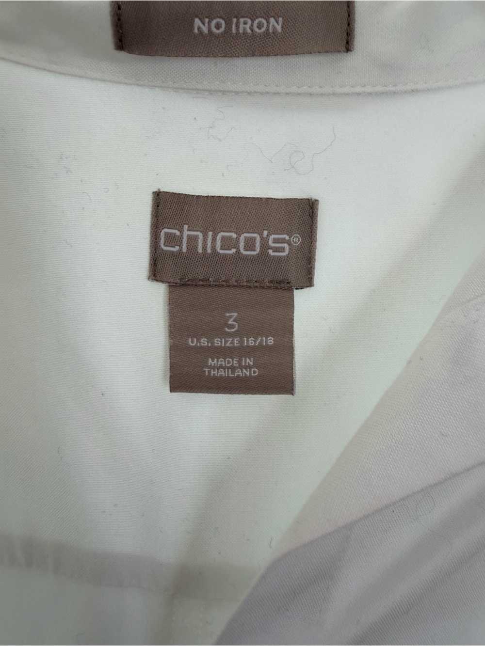100% Cotton Chico's White Blouse with Black Contrast Trim NWOT - Picture 6 of 7